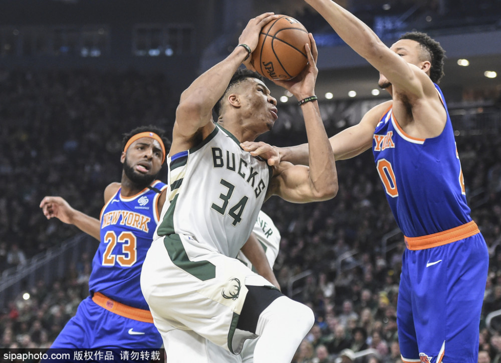 九游-重返赛场首场状态出色，雄鹿观众沸腾！，Rookie重返赛场上演精彩一战的简单介绍