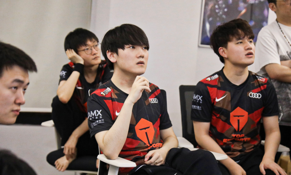 九游娱乐-JackeyLove在日本队比赛中逆转，问鼎冠军引发热议！的简单介绍