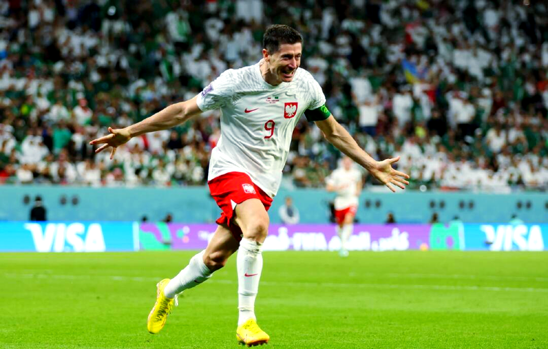 九游体育-莱万多夫斯基在德国队比赛中败北，挺进下一轮引发热议！的简单介绍