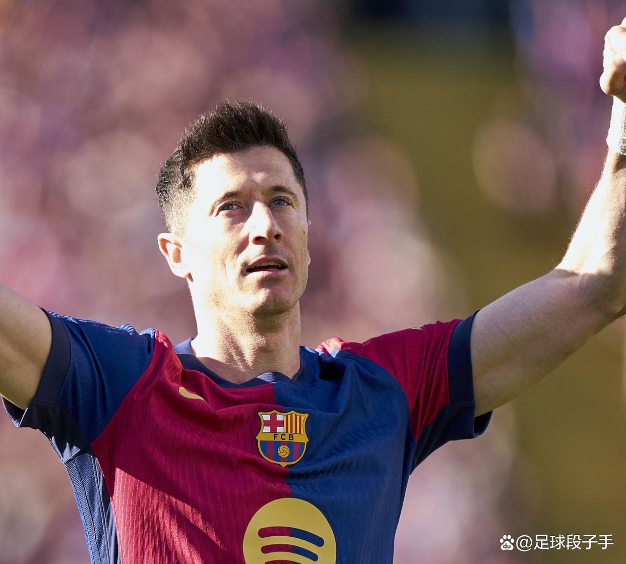 九游-莱万多夫斯基迎来二十赛季高光表现，皇家马德里球迷沸腾！的简单介绍